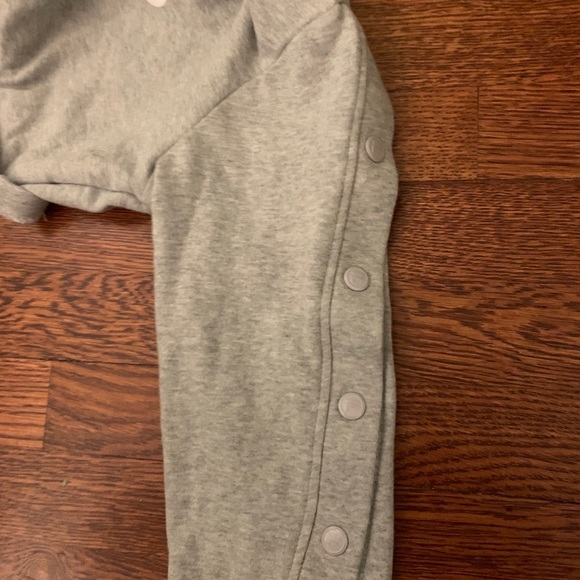 File cropped sweatshirt - Picture 2 of 3